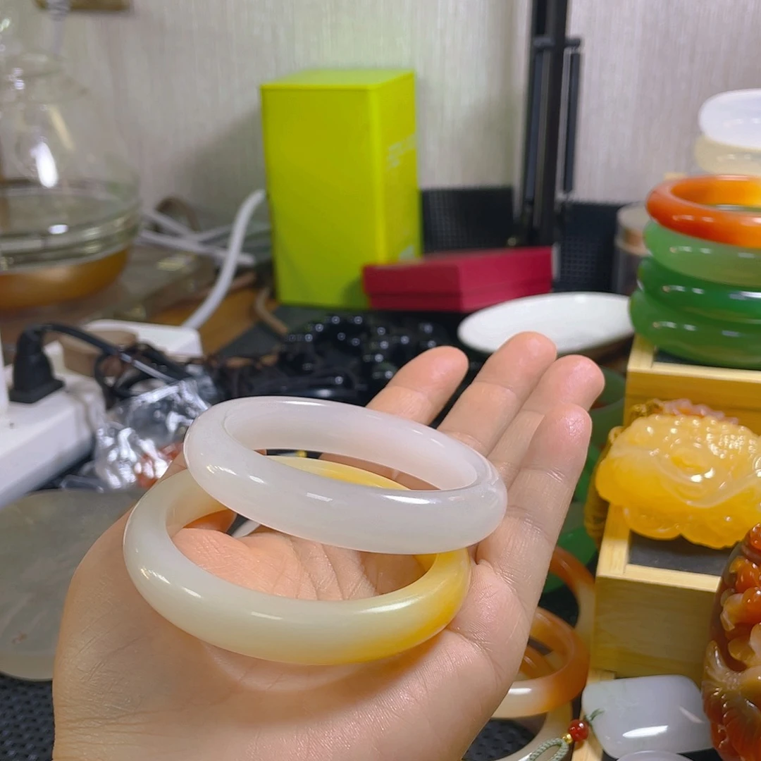 瑶***琪石英质玉（金丝玉）手镯未镶嵌