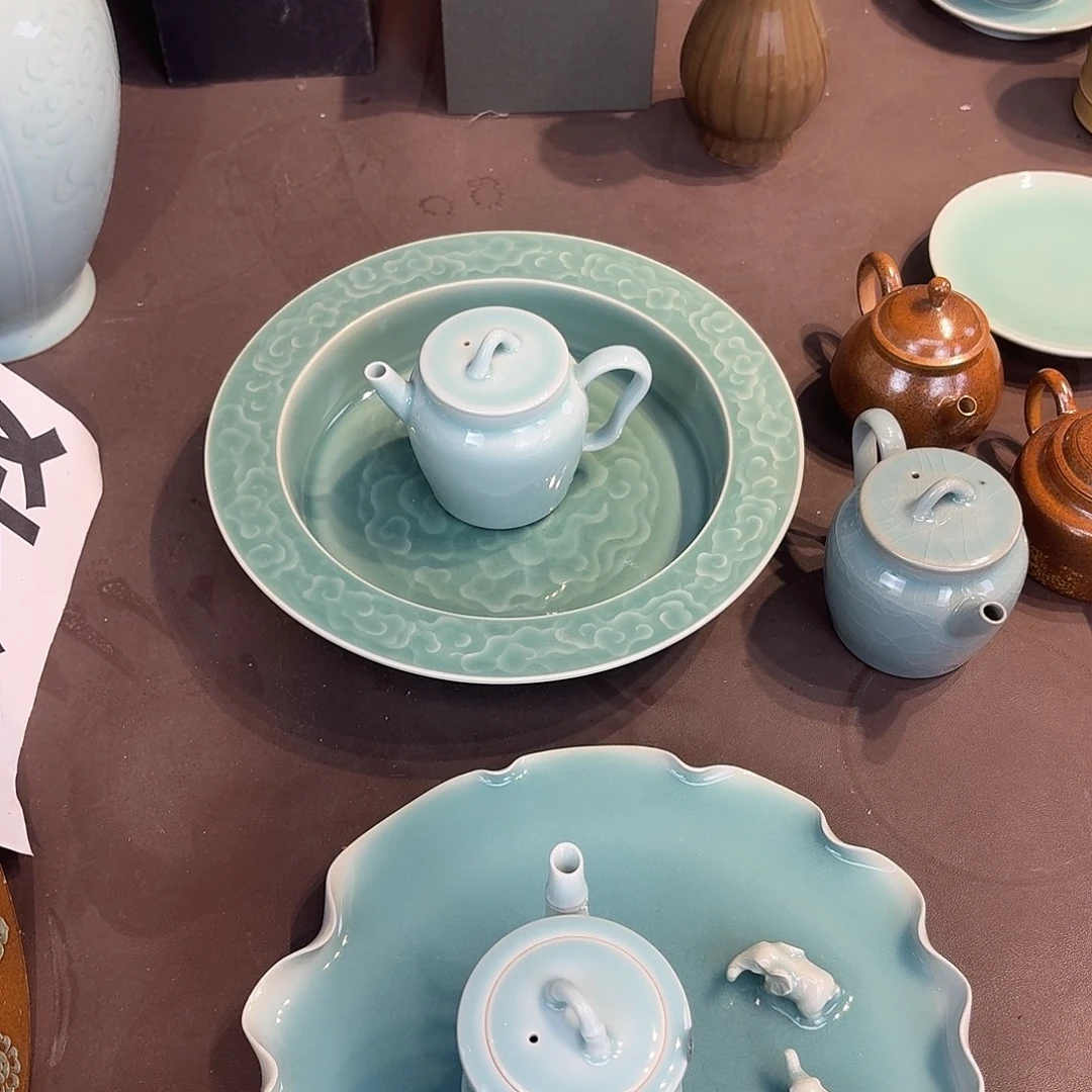 鹤***。龙泉青瓷茶具微瑕