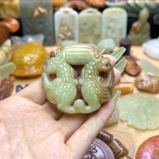 蛇纹石玉未镶嵌颈饰