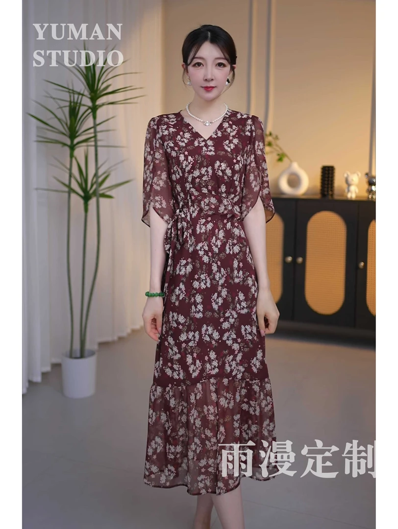 薇薇兰定制-红墙愿 红色气质夏季小碎花点缀优雅收腰小A摆长裙