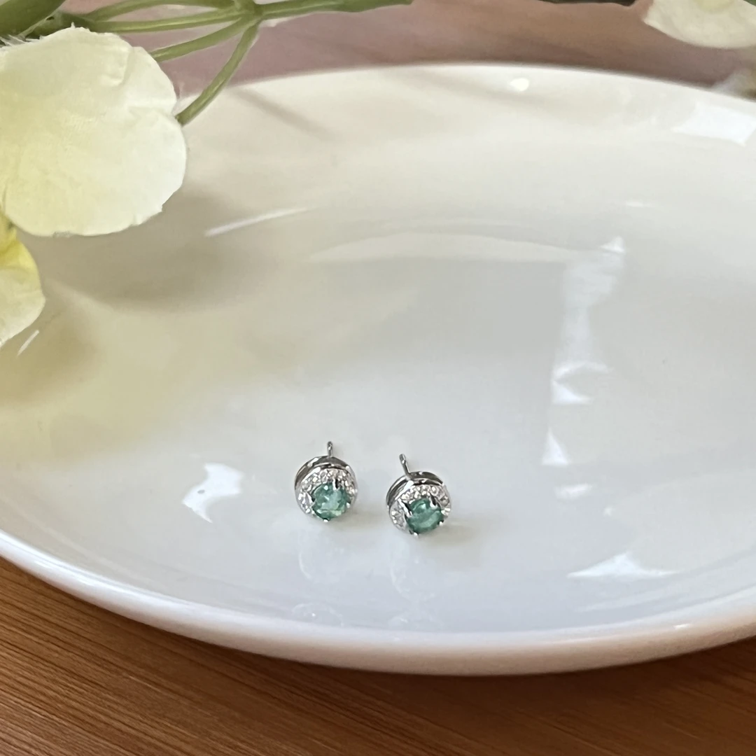 【珠宝厂长】约3.5mm祖母绿S925银镶耳钉