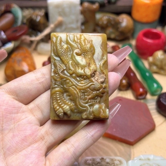 未镶嵌蛇纹石玉颈饰
