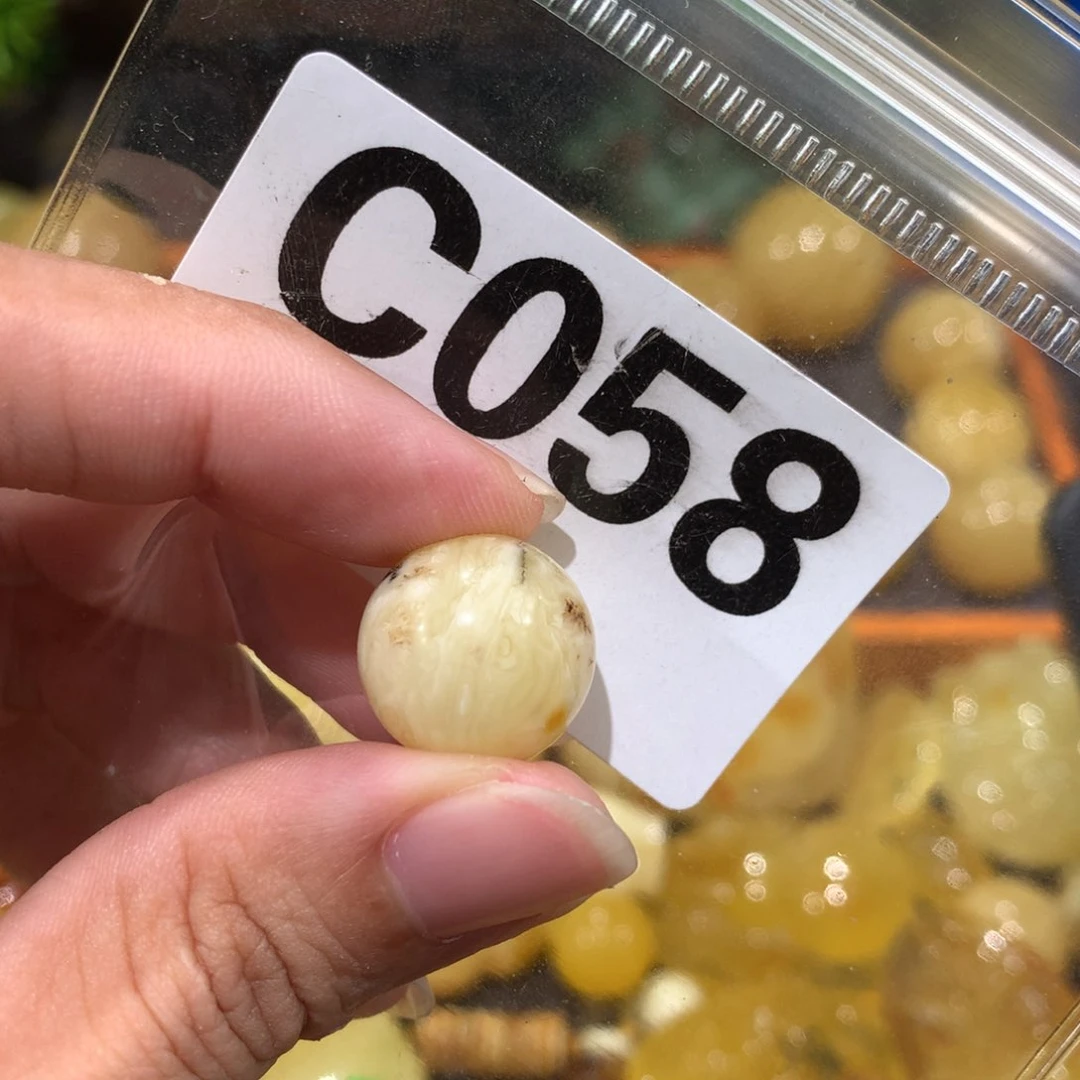 未镶嵌琥珀珠宝奇石15.4