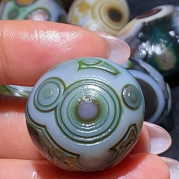 哈***兵玛瑙/玉髓未镶嵌珠宝奇石