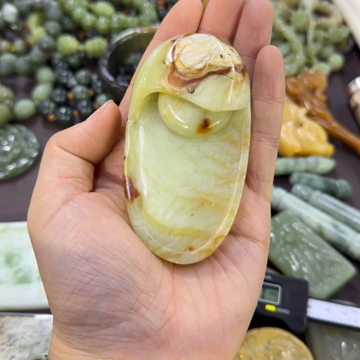 颈饰未镶嵌软玉走向成功