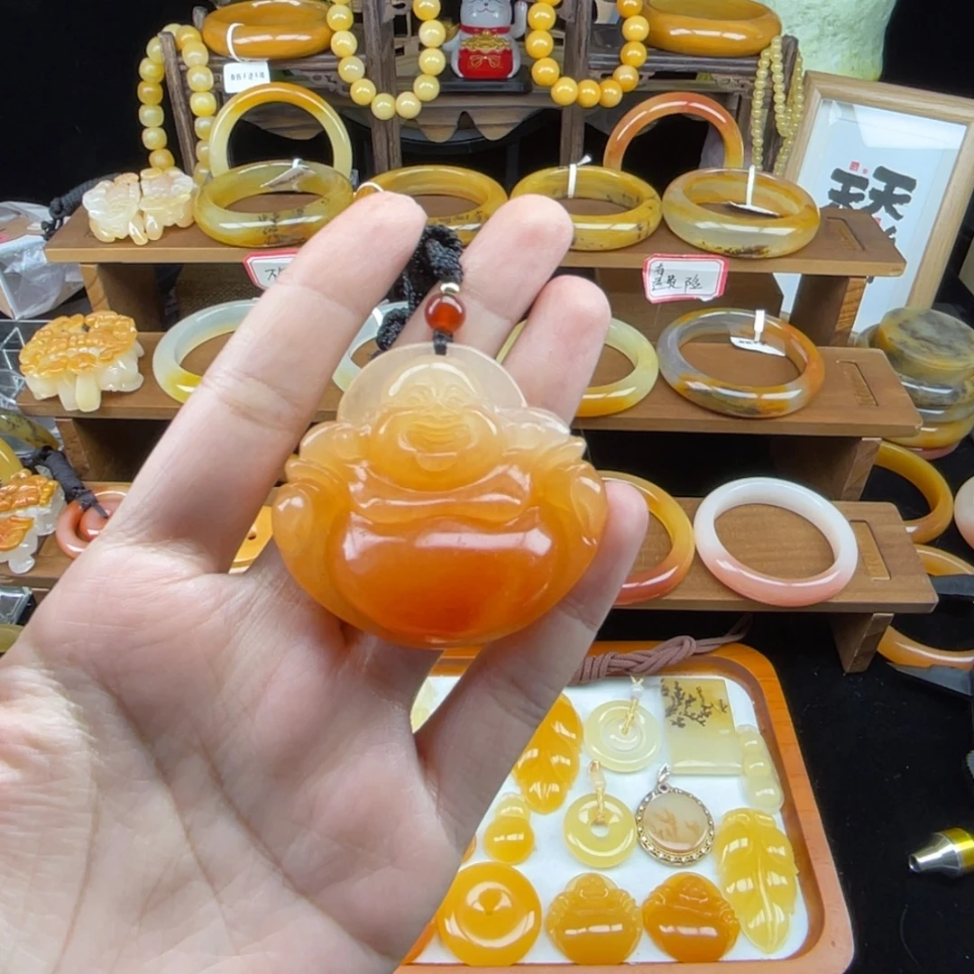 石英质玉（黄龙玉）未镶嵌颈饰佛公