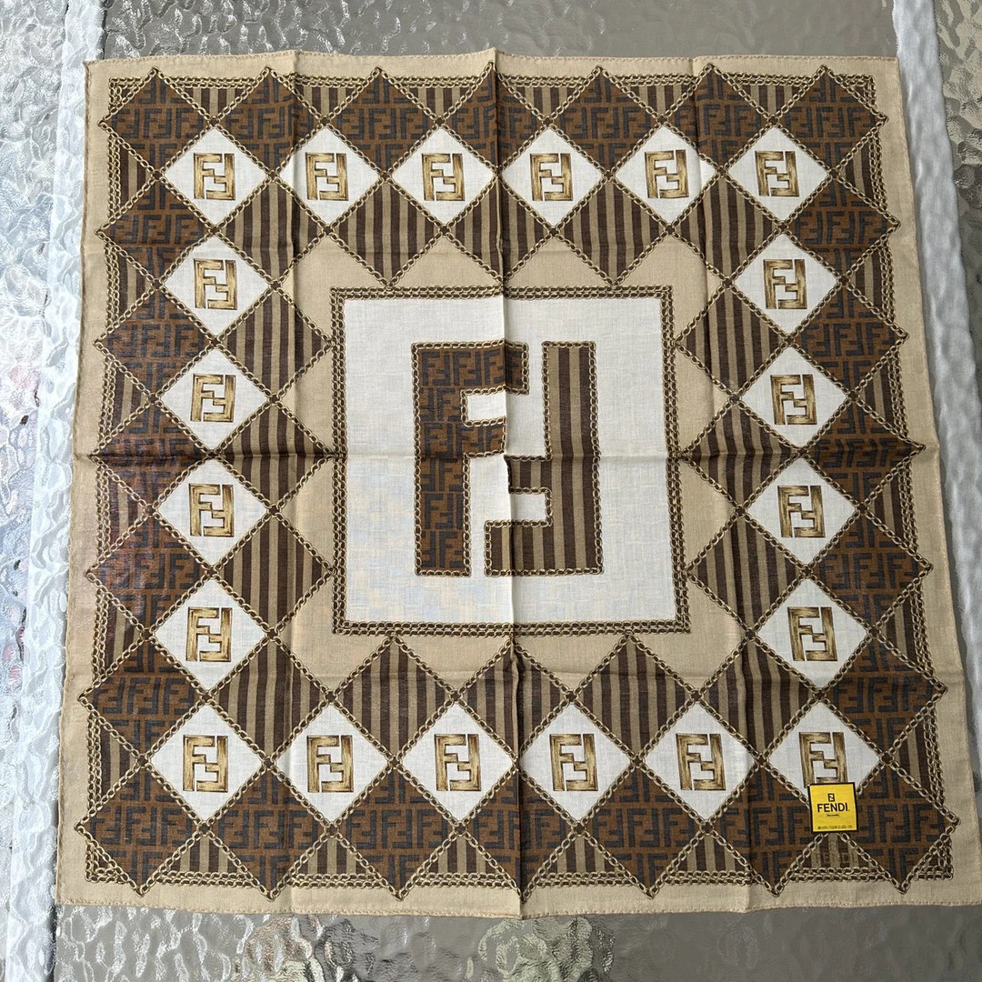 99新 FENDI/芬迪 FENDI女士咖色logo方巾155853