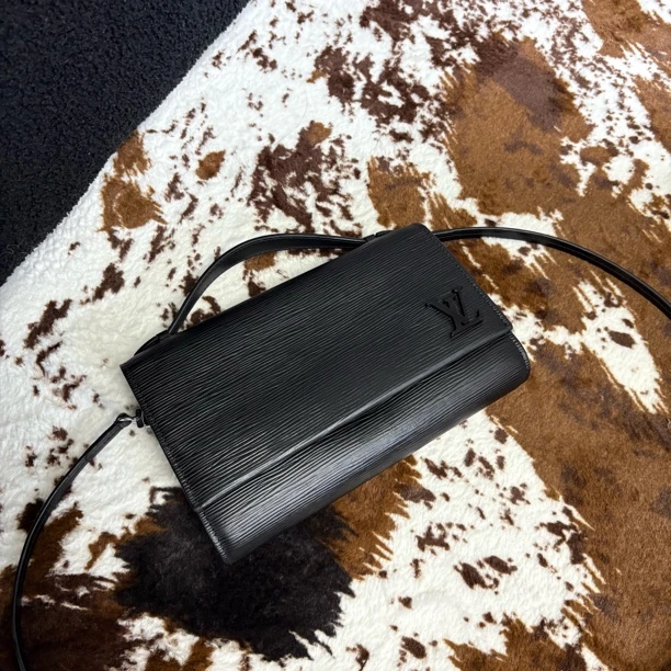 95新 LouisVuitton/路易威登 黑色水波纹手提斜挎包