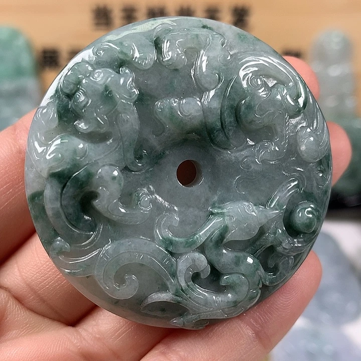 翡翠未镶嵌颈饰龙凤呈祥两面工艺福利卡厚13