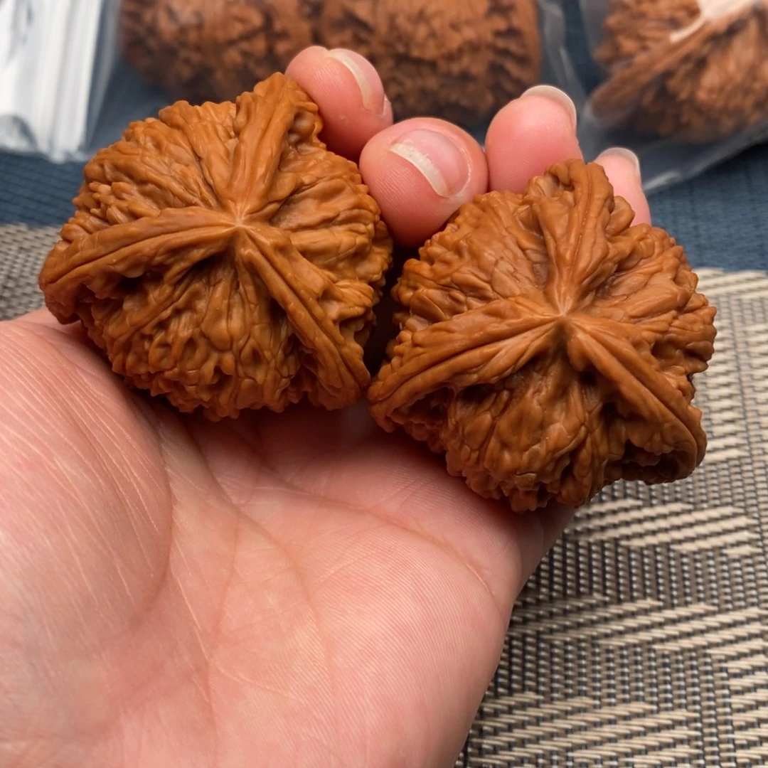 秋***话文玩核桃吊坠三棱