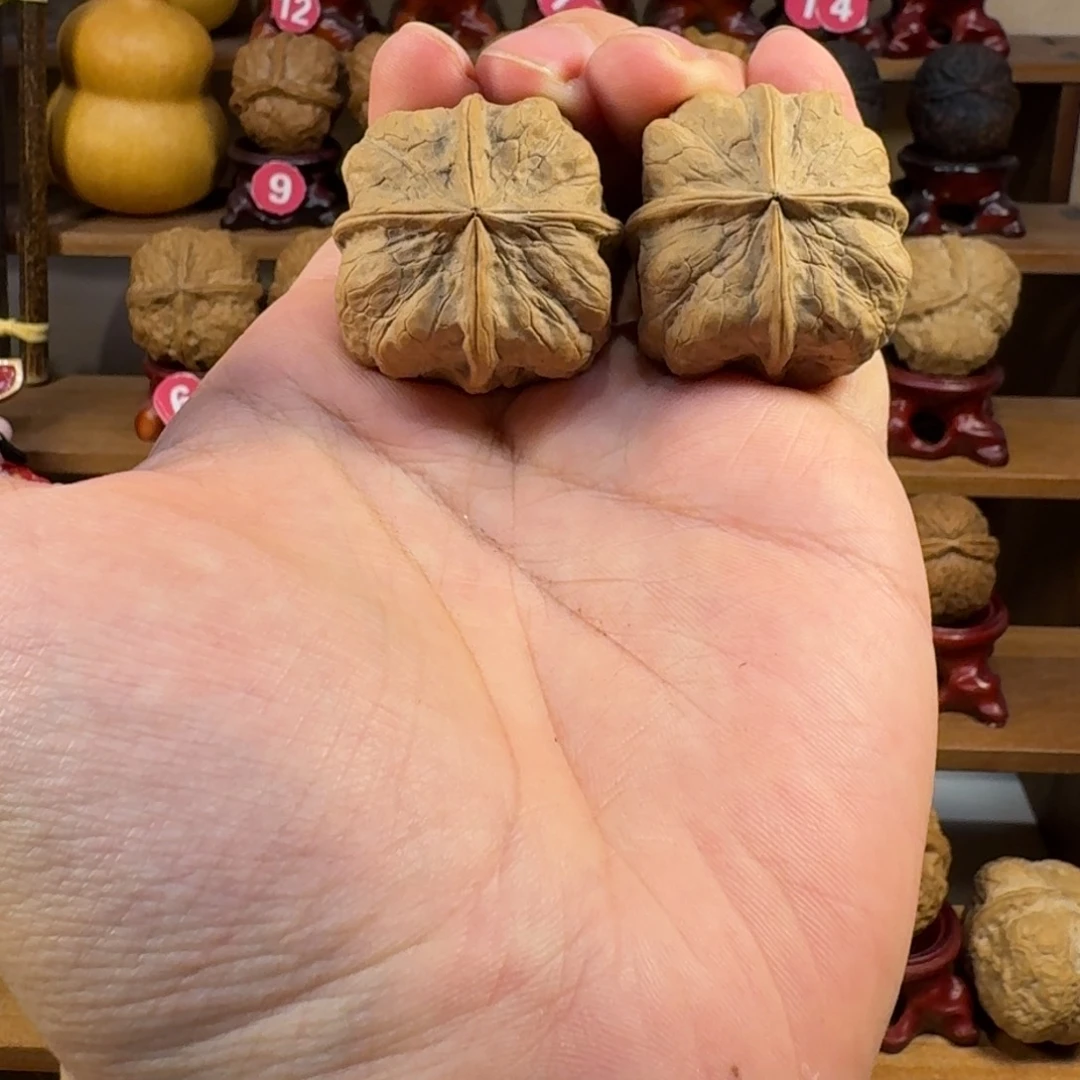 我***核桃铁核桃把件肌肉尊炸四