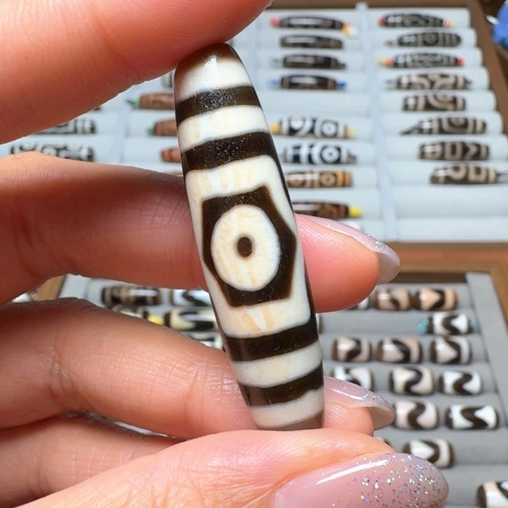 帅***马玛瑙/玉髓颈饰未镶嵌