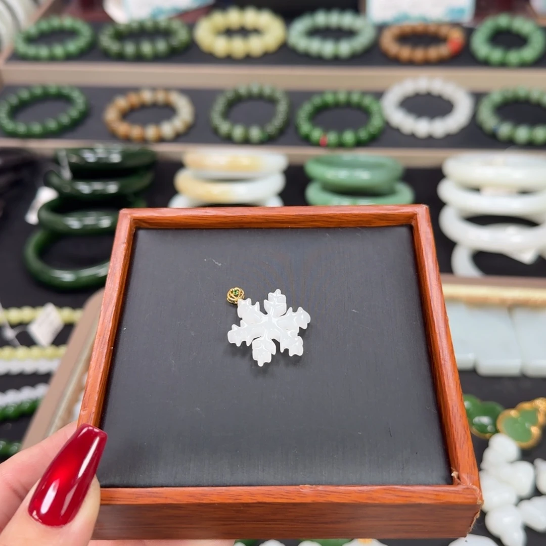 和田玉18K金镶嵌吊坠(不含链)