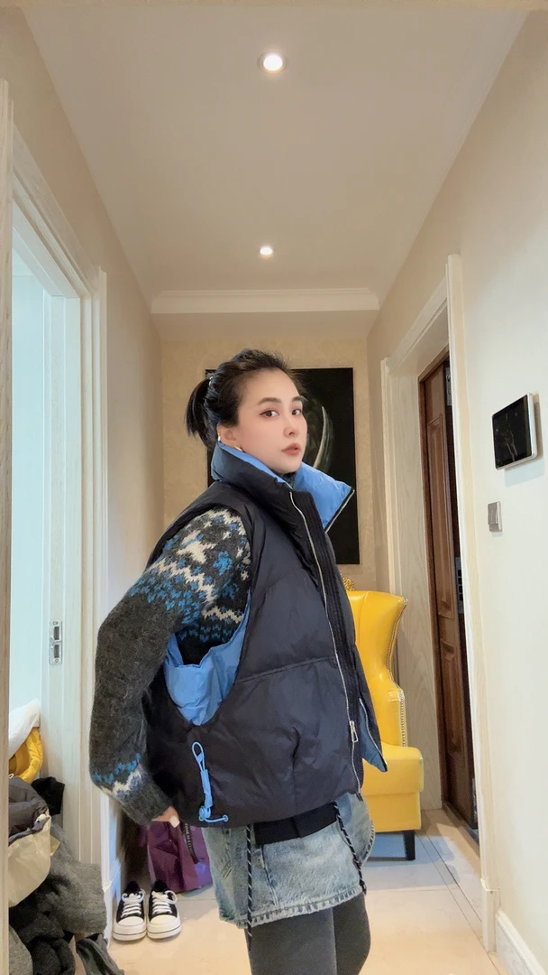 25013：拼接羽绒服马甲