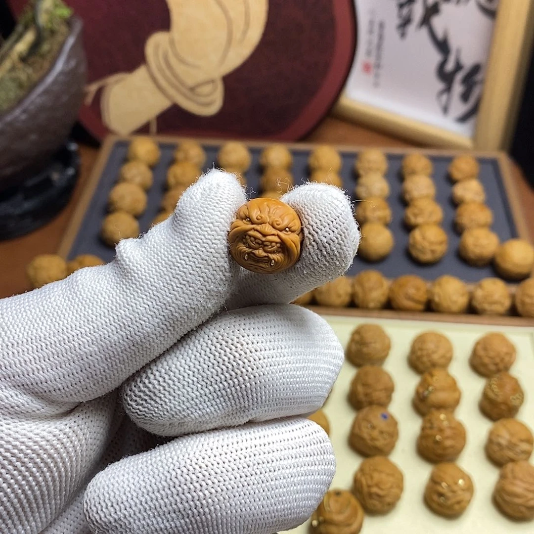 猴头核桃吊坠镶嵌僧中僧