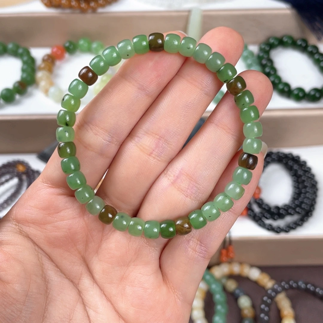 诗***华和田玉未镶嵌手链