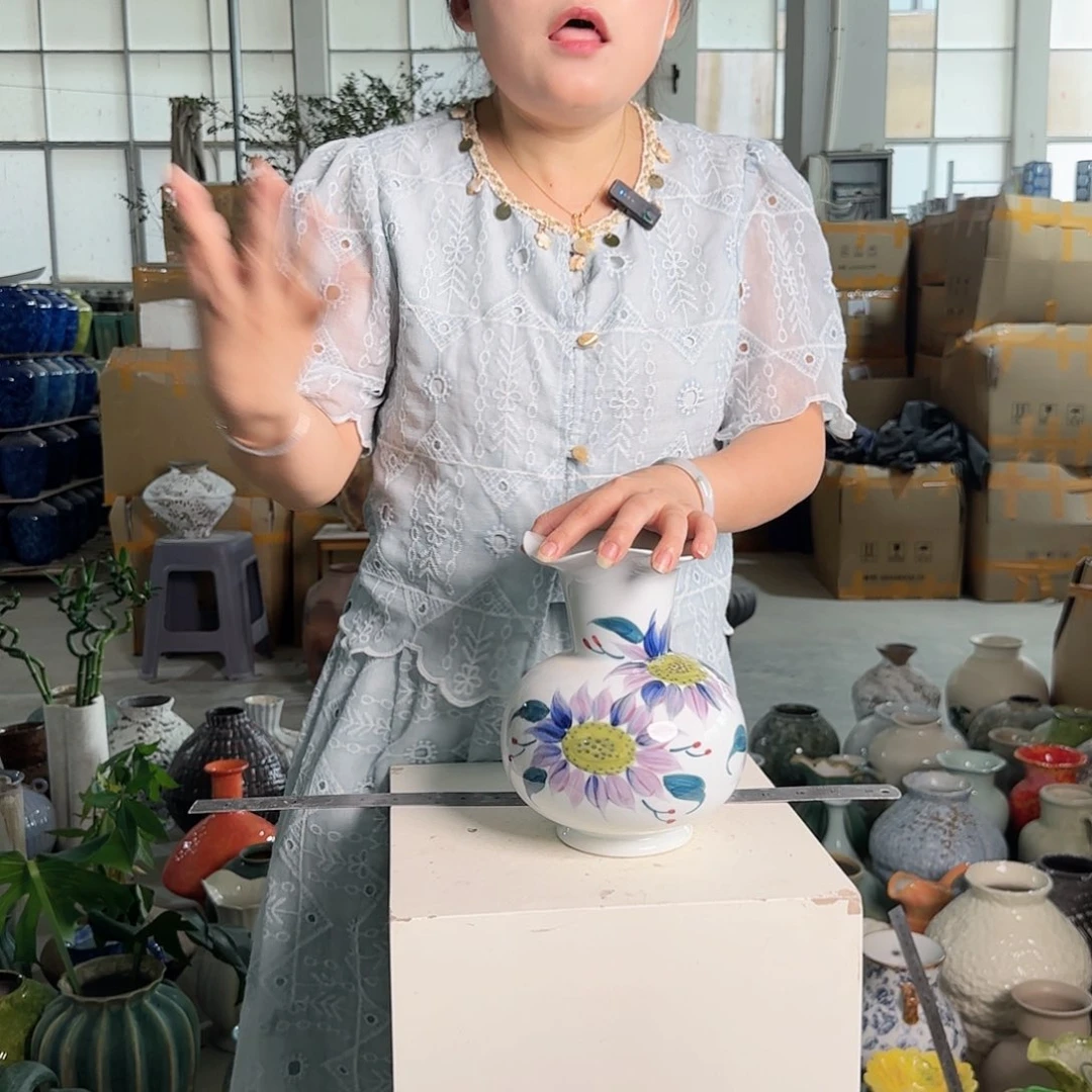 景德镇陶瓷艺术手绘花瓶高21口径8公分