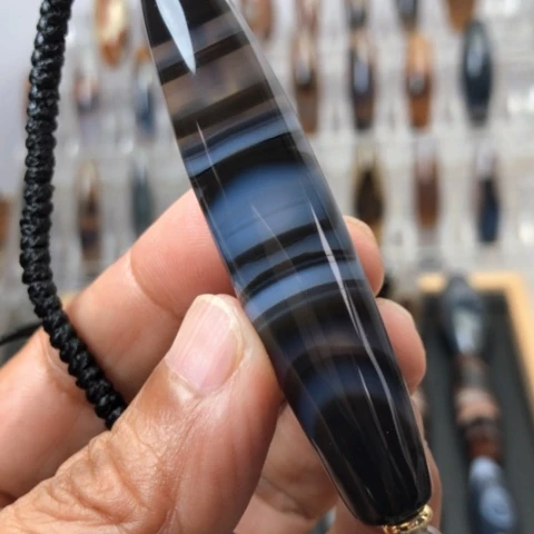 诸***吊玛瑙/玉髓未镶嵌珠宝半成品