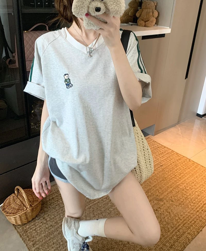 小熊刺绣设计感小众V领短袖t恤女夏季美式高街宽松慵懒风纯棉上衣