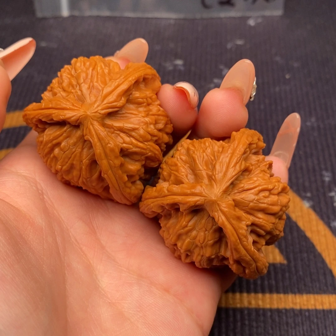 筋***云文玩核桃吊坠白狮子