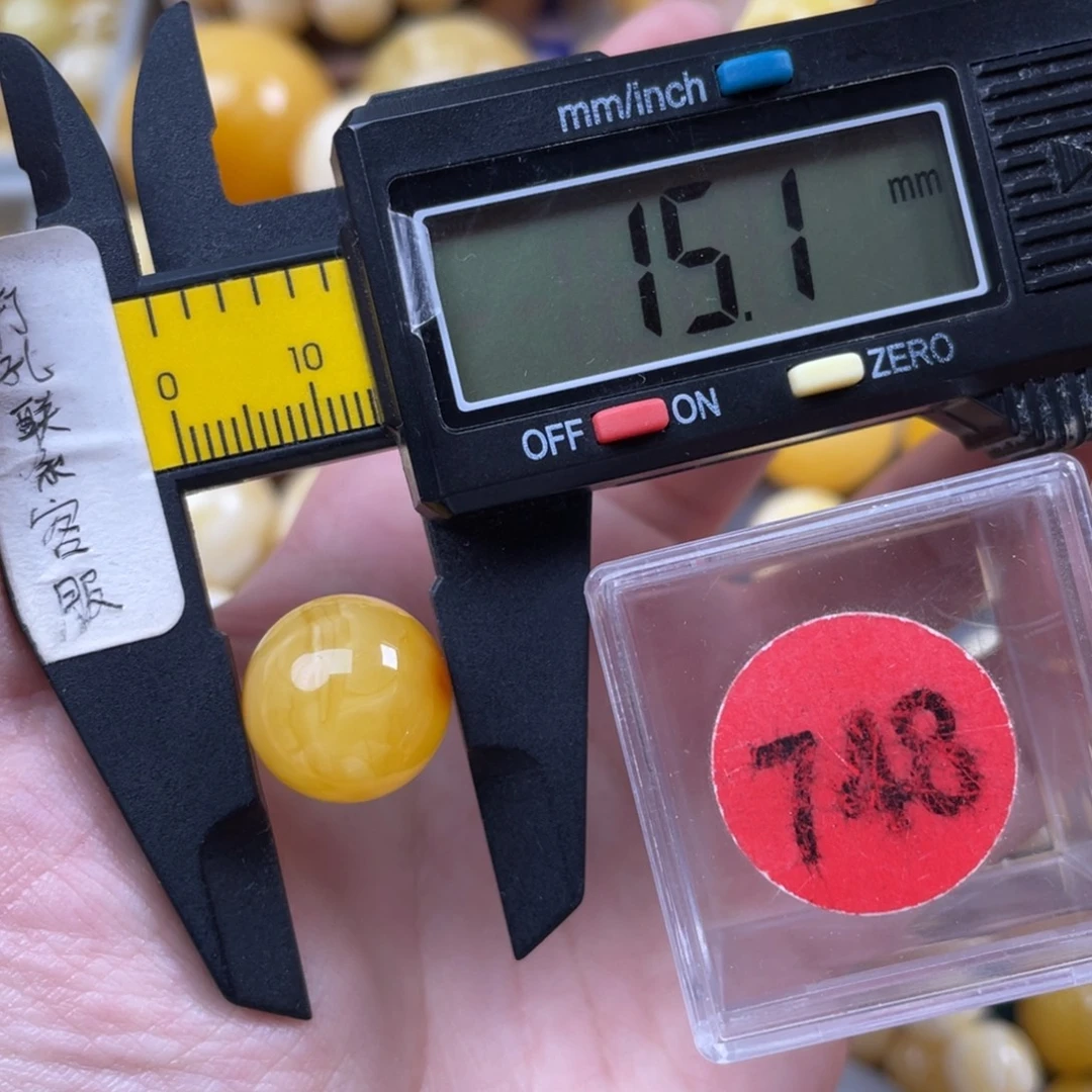 蜜蜡未镶嵌珠宝奇石