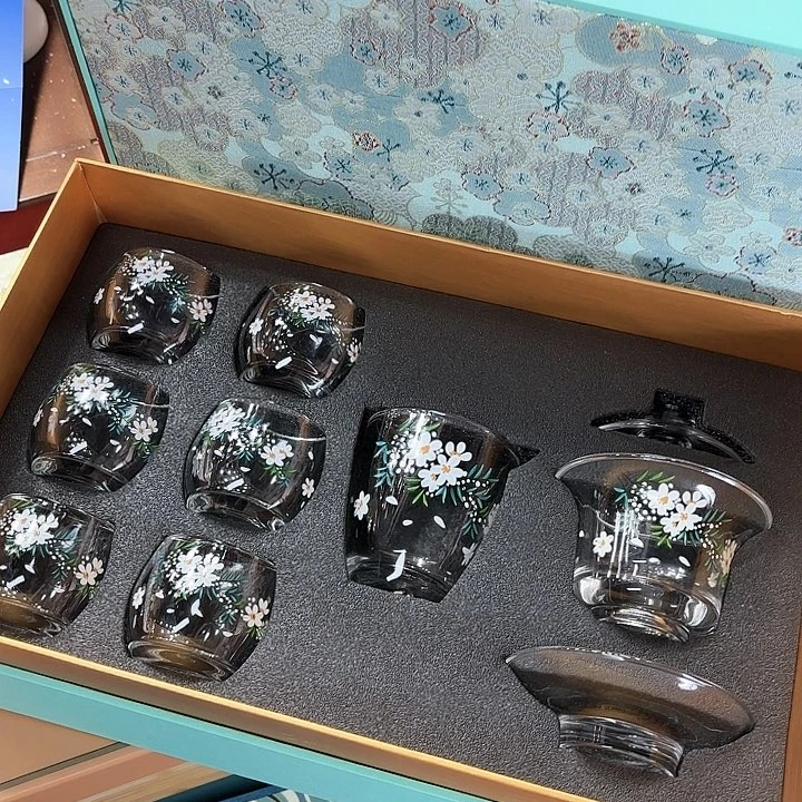 孤品茶具套装等。