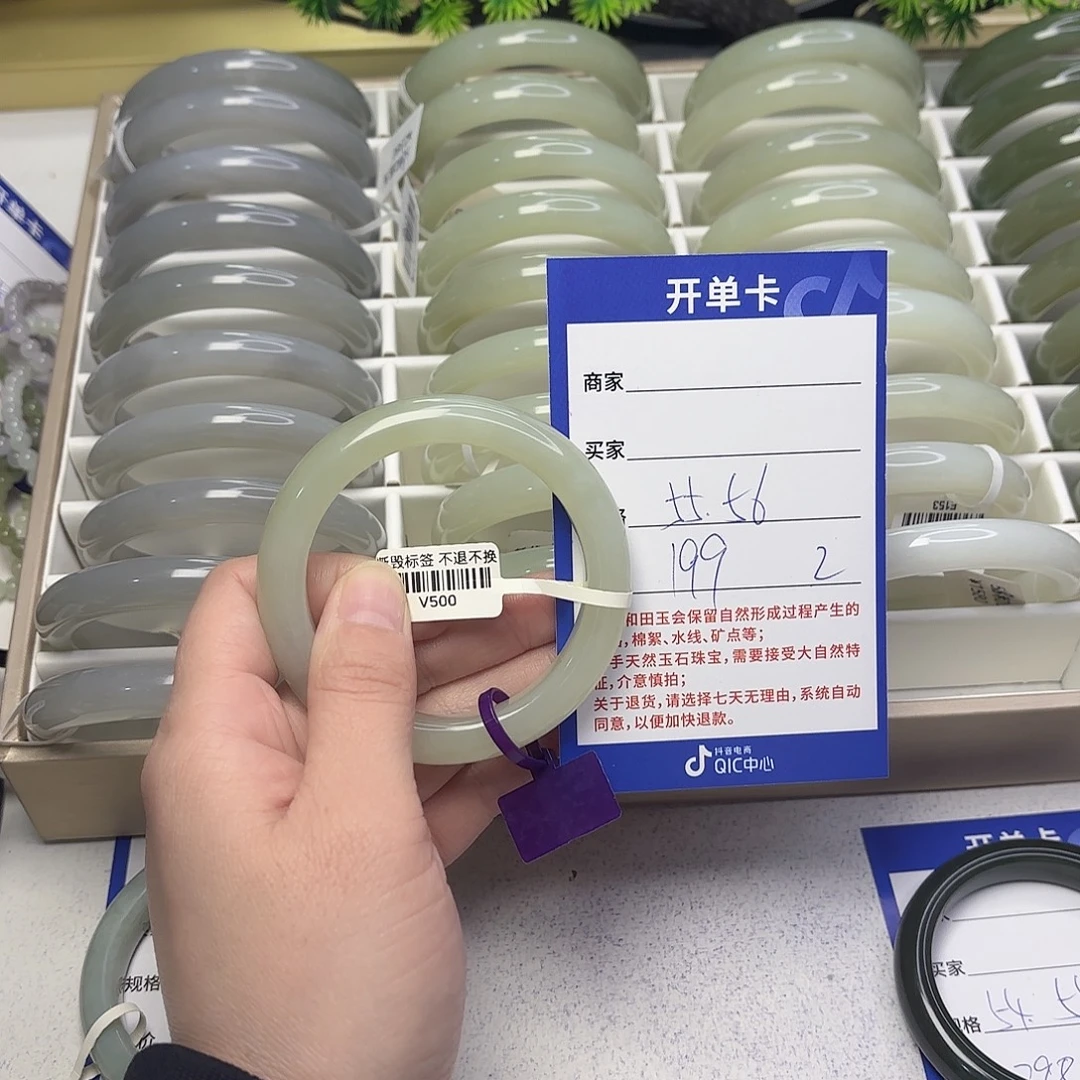 和田玉未镶嵌手镯