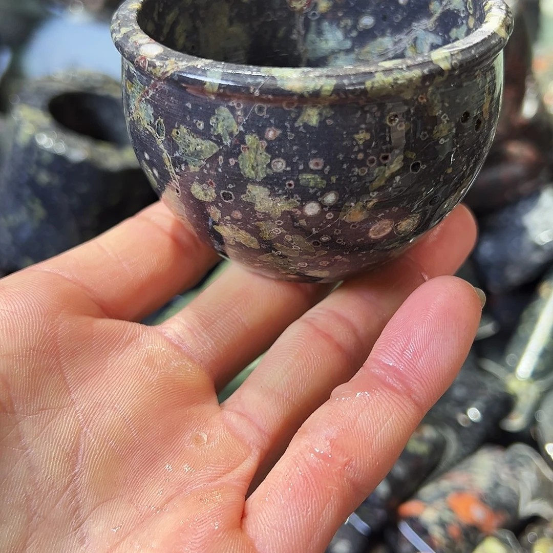 梅花玉茶周边鱼缸石微瑕不退不换