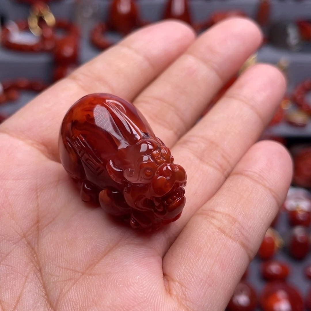 南红玛瑙未镶嵌珠宝奇石貔貅吊坠