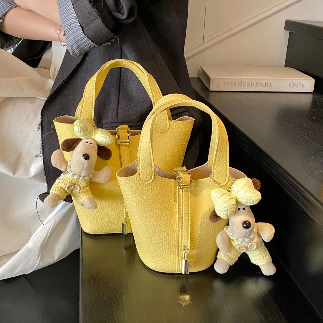 韩国洋气手提菜篮子包包女式新款轻奢小众高级感水桶包单肩斜挎包