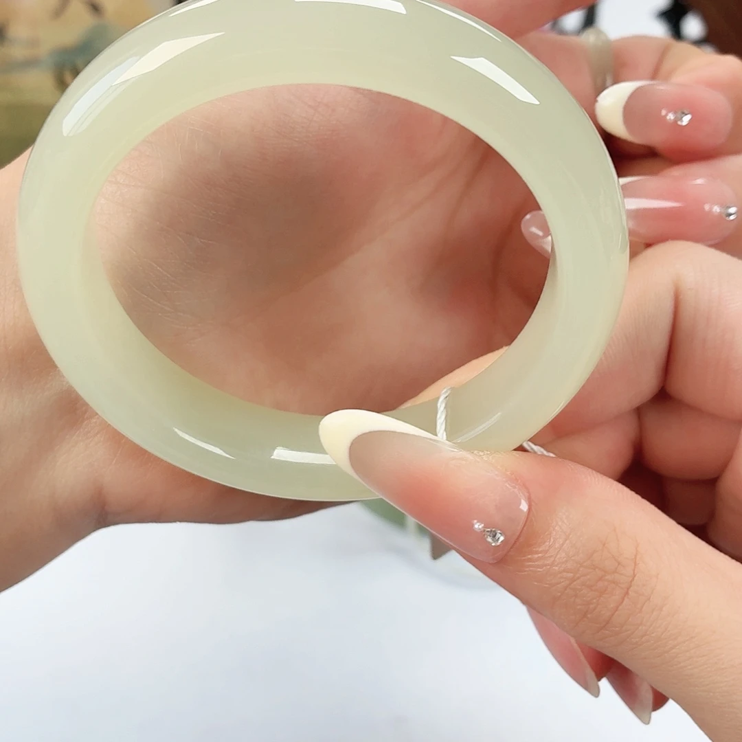 和田玉未镶嵌手镯