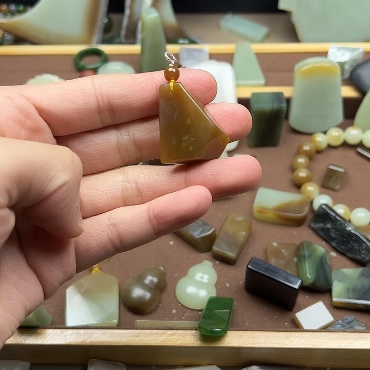 和田玉未镶嵌挂件