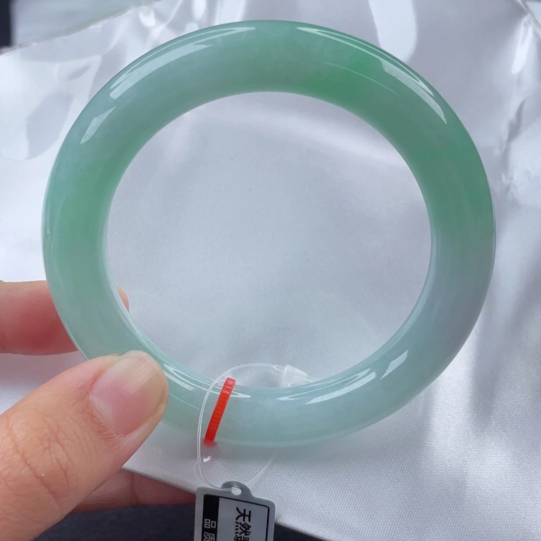 翡翠手镯（圆镯）未镶嵌?****?56圈