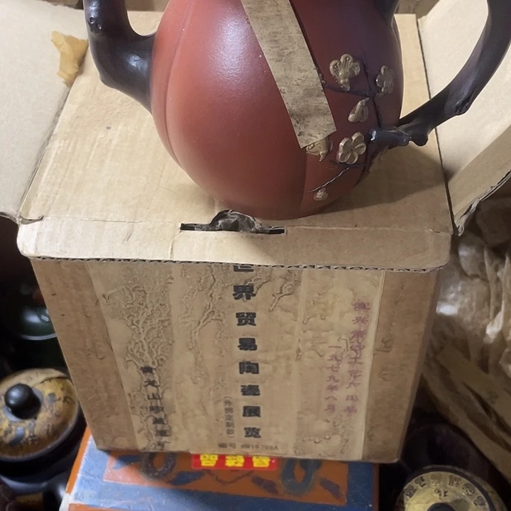 茶壶紫砂手工制作的一把紫砂壶。123