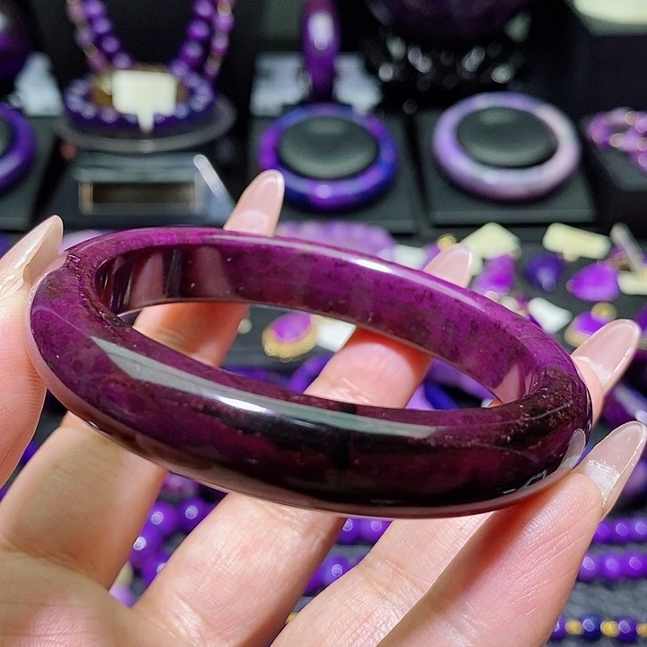 未镶嵌苏纪石（舒俱来）手镯