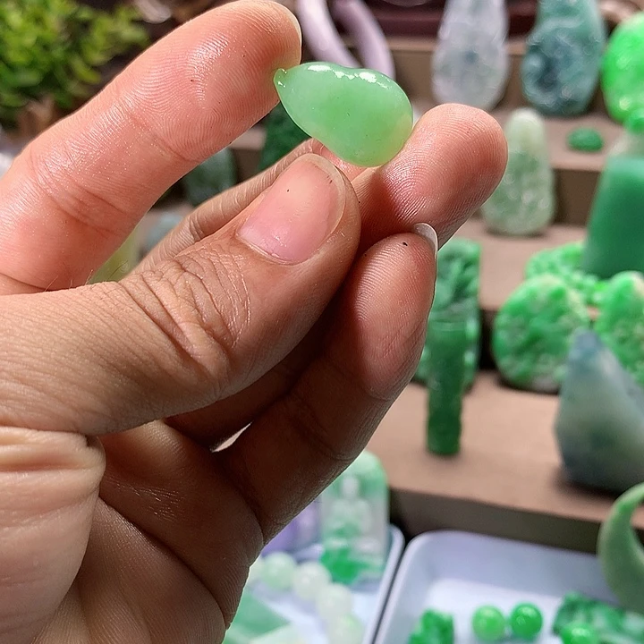 定制翡翠未镶嵌翡翠