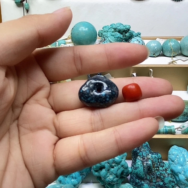 颈饰未镶嵌南红玛瑙