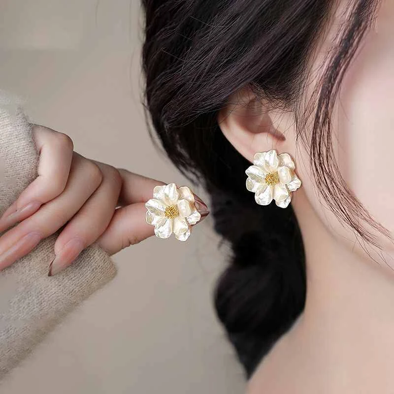 合金耳饰 山茶花耳钉女小众设计感气质耳环新款高级感轻奢耳饰