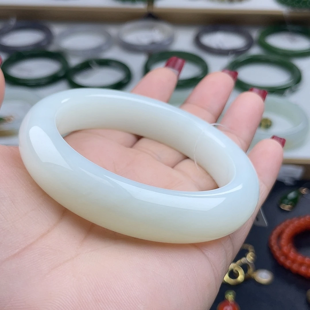 和田玉手镯未镶嵌