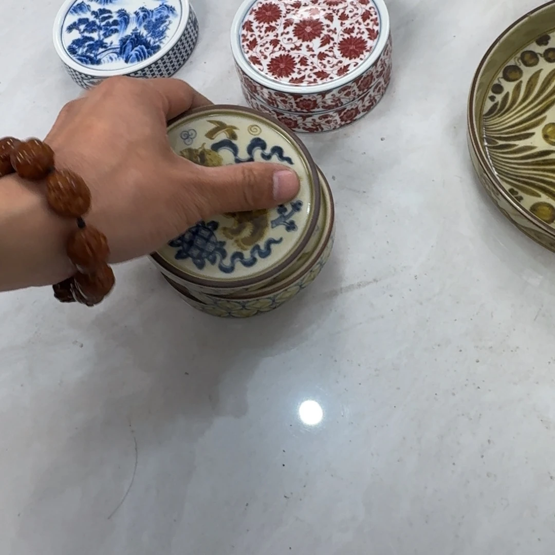 摆件釉里金狮子盖置