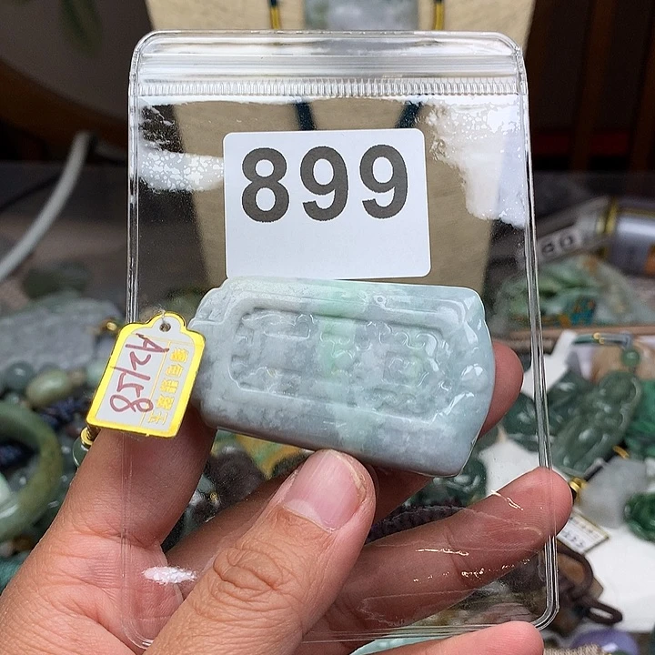 翡翠颈饰未镶嵌贝***?翡翠