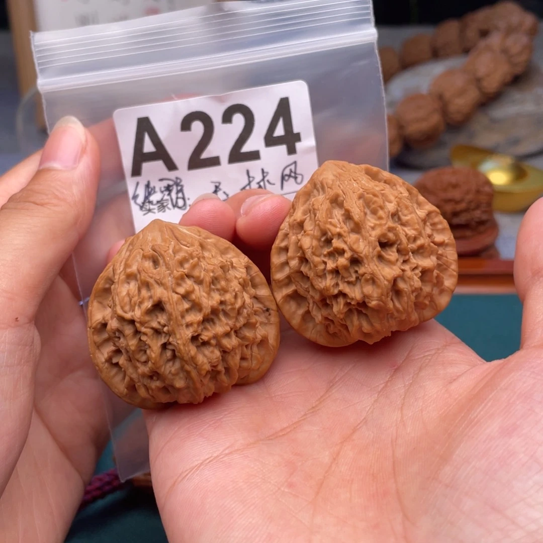 文玩核桃吊坠野生玉林风