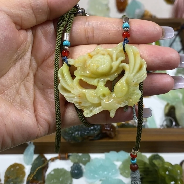 蛇纹石玉未镶嵌吊坠