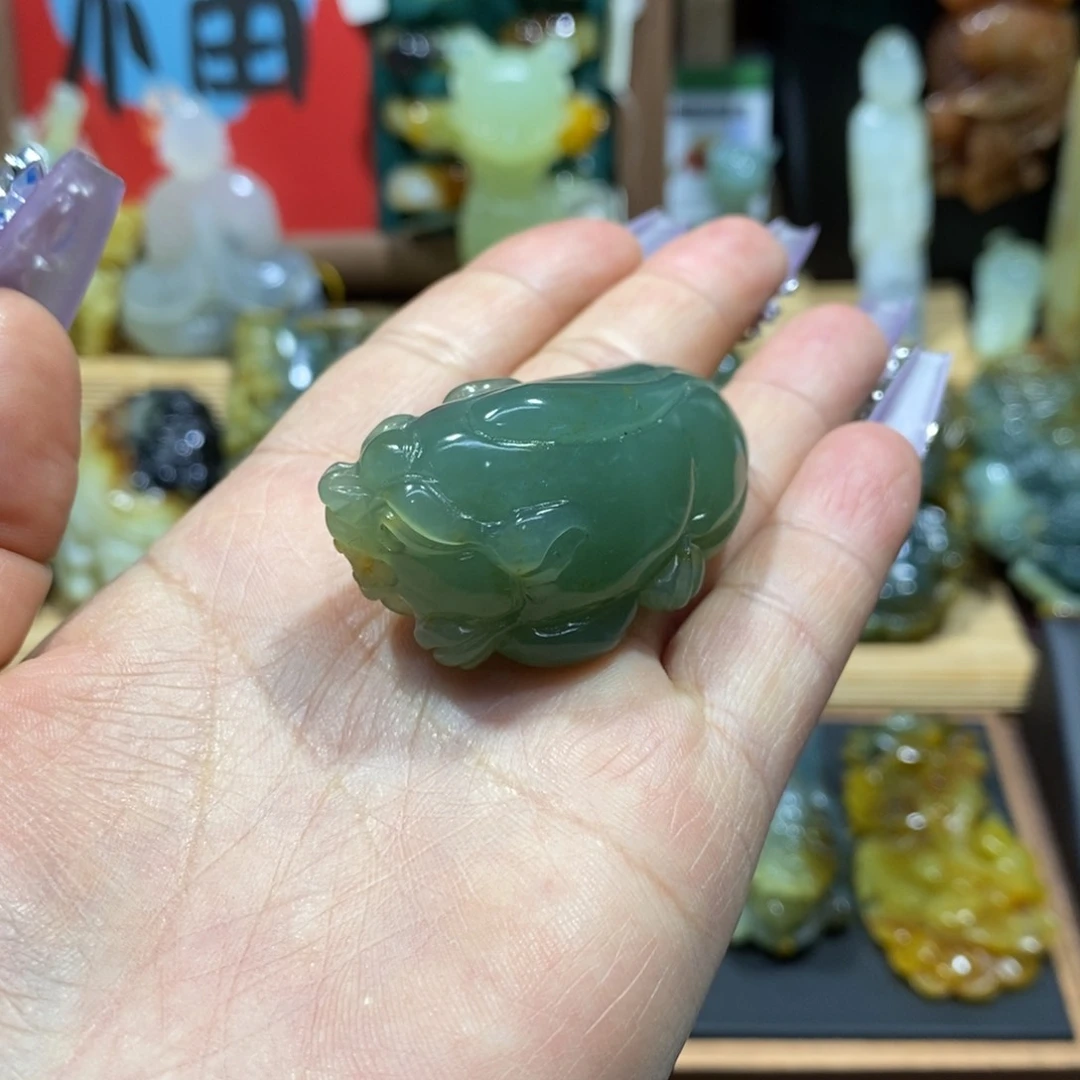 蛇纹石玉颈饰未镶嵌