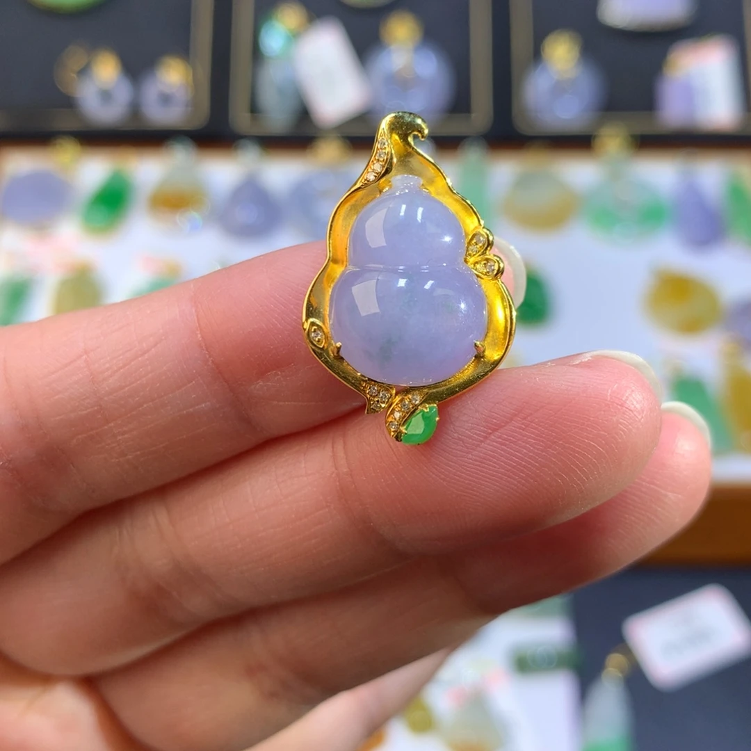 翡翠18K金镶嵌颈饰