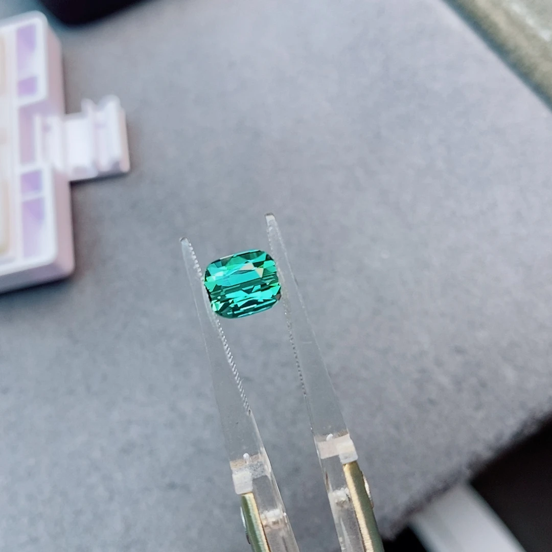 碧玺未镶嵌珠宝半成品1.83ct 拉贡
