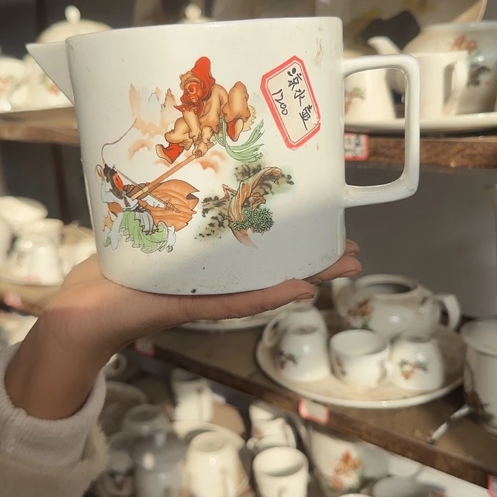 库存微瑕凉水壶一个