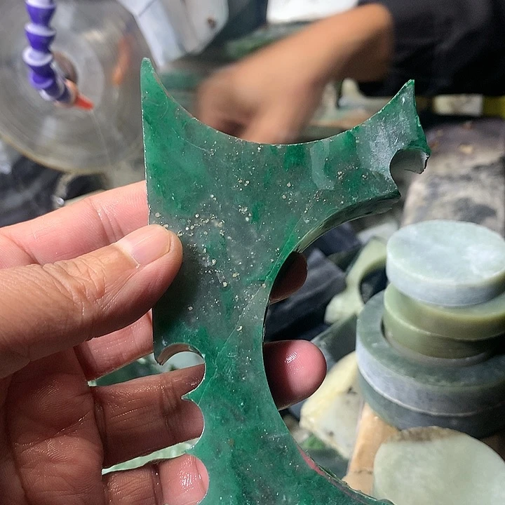 颈饰未镶嵌和田玉（糖玉）