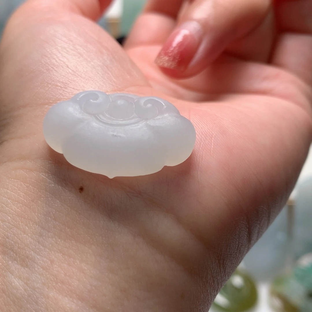 定制翡翠未镶嵌如意