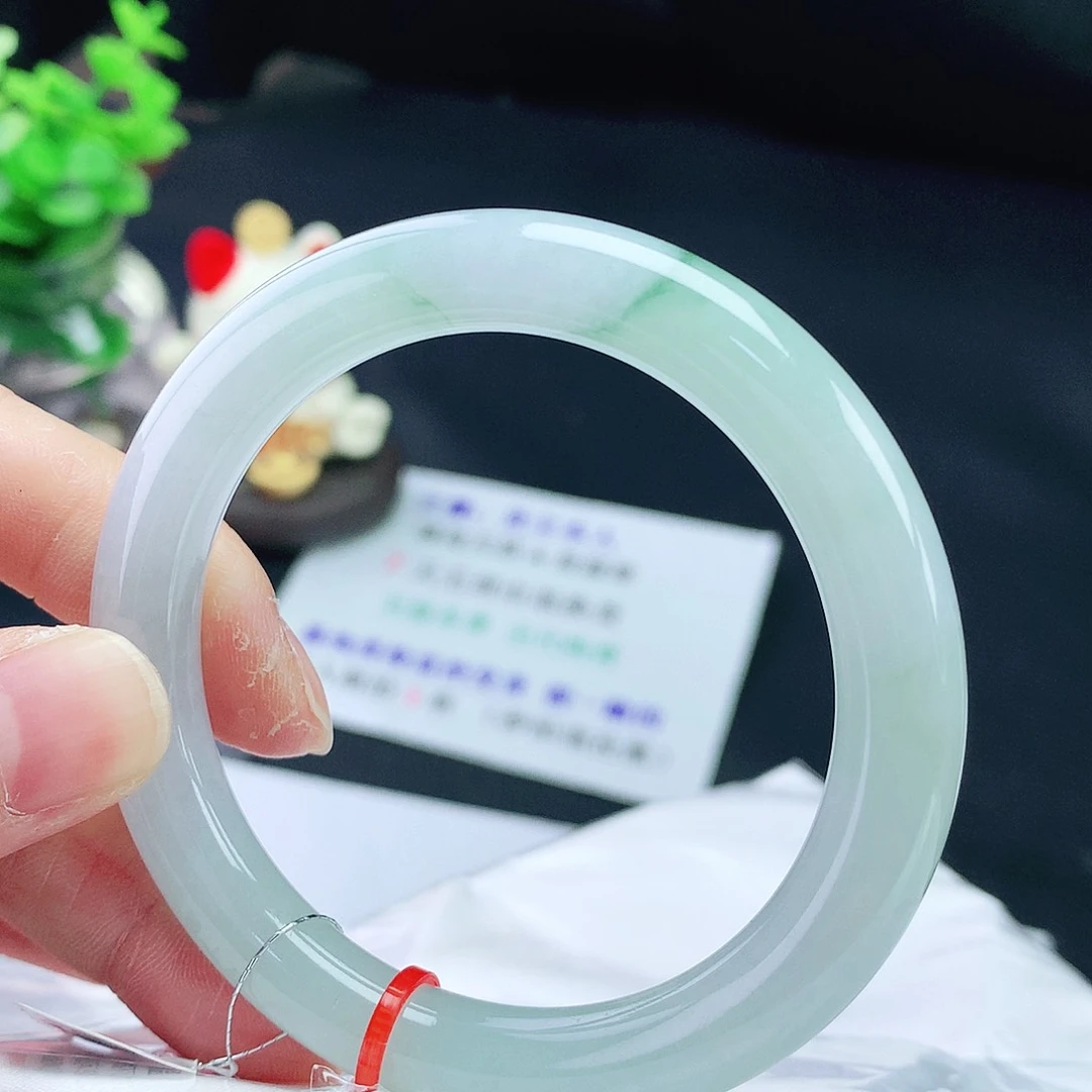 翡翠手镯未镶嵌53圈